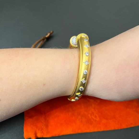 Italian Bangle Bracelet - Picture 5 of 7